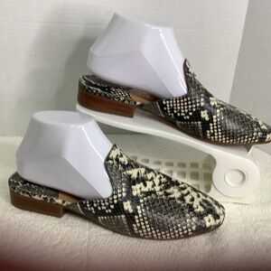 EUC Jack Rogers slip on mules snake print black tan flats